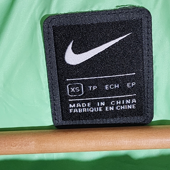 Nike Sportswear City Ready Green Puffer Vest - Picture 4 of 7
